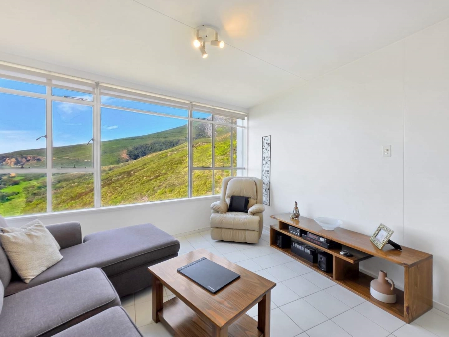 1 Bedroom Property for Sale in Vredehoek Western Cape